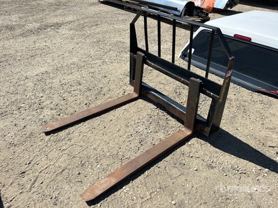 Tomahawk 40 in Skid Steer Forks
