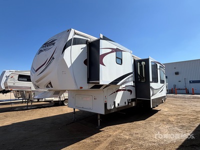 2012 Road Warrior 400RW 42 ft Tri/A Toy Hauler عربة سفر