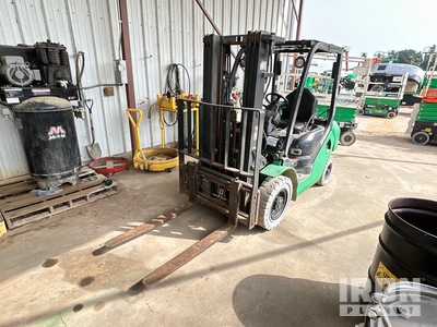 2012 Komatsu FG25T-16 4650 lb Pneumatic Tire Forklift