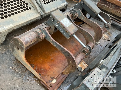 2019 Bobcat 7168290 74 in Benne à secteurs ouvrants - Fits Skid steer