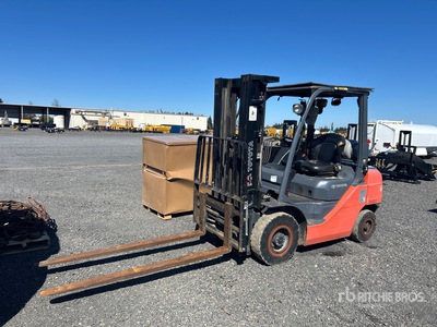 2015 Toyota 8FGU25 3400 lb Forklift