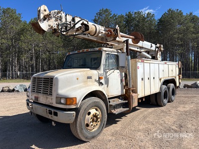 Altec D3060 on 2002 International 4900 6x4 شاحنة ديجر ديريك