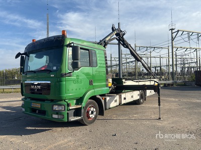 2010 Palfinger PK 4501 Knuckle Boom on 2012 MAN TGL12.220 4x2 Sleeper Platte vrachtwagen met kraan
