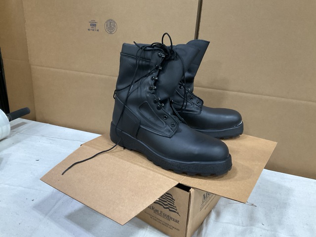 (18) Pairs of Men&rsquo;s Safety Boots