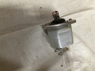 (132) Dynalec 803-1197118 Thermostatic Switches