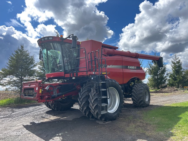 2013 Case IH 8230 4x4 Combine Harvester