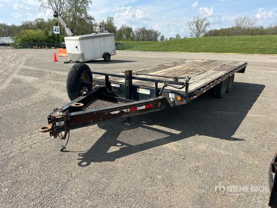 2013 PJ 20 ft T/A Equipment Trailer