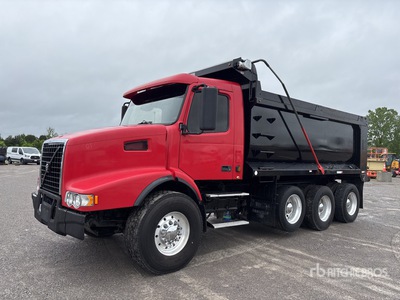 2017 Volvo VHD 6x4 Camion à benne basculante Tridem