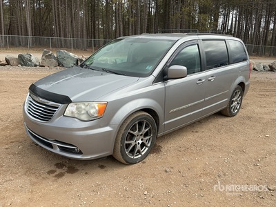 2014 Chrysler Town & Country Minivan
