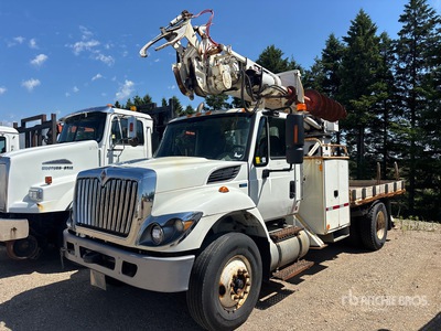 2014 Terex Commander C4047 on 2015 International 7400 COMM 4047 4x2 掘削用デリックトラック