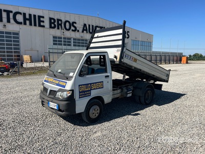 2010 Piaggio Porter Dump Truck