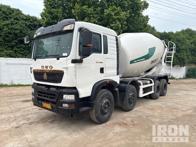 2021 Sinotruck Howo 8x4 Sleeper Mixer Truck