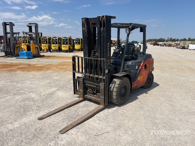 2015 Toyota 8FG45U 8500 lb Pneumatic Tire Carretilla Elevadora