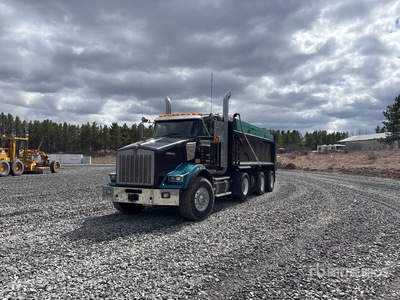 2019 Kenworth T800 VIT 8x4 Extended Cab Tri/A Dump Truck