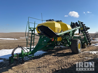 1997 John Deere 1850 36 ft 0 in Disc Air Drill w/ 1998 John Deere Air Cart