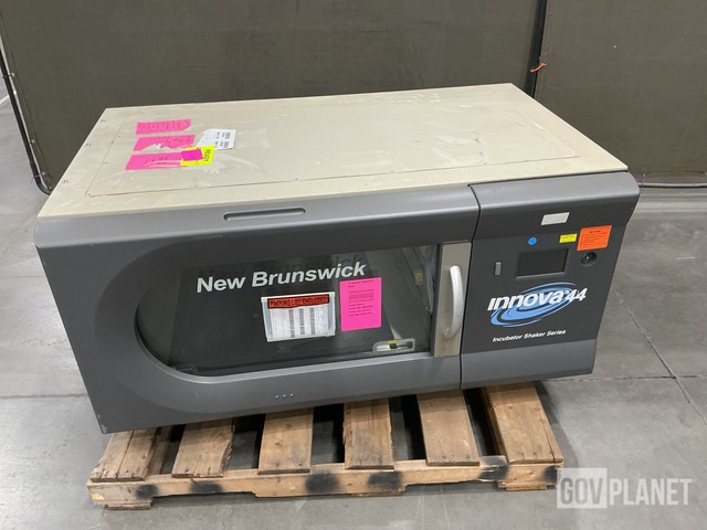 Eppendorf New Brunswick Innova 44 Incubator Shaker