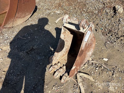 11 in Digging Excavator Bucket