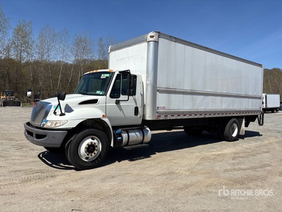 2018 International 4300 4x2 Camion fourgon