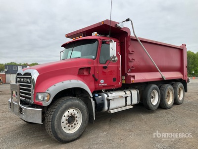 2013 Mack GU713 Camion à benne basculante Tridem