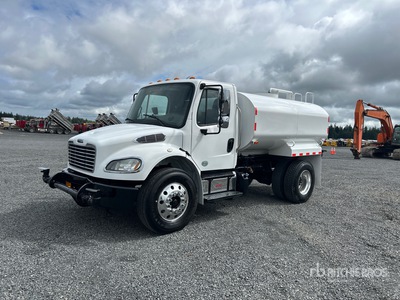 2014 Freightliner M2 106 2000 gal 4x2 Camion à eau