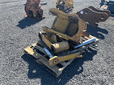 14 in Excavator Coupler - Fits Cat 558