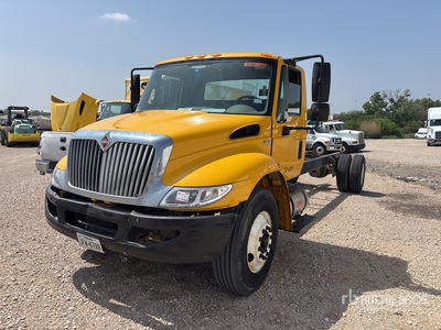 2013 International 4300 4x2 Cabine en chassis (Inoperable)