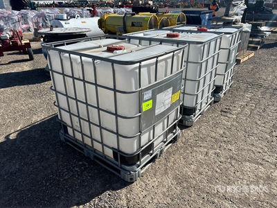 Quantity of (3) 1000 L Chemical Totes