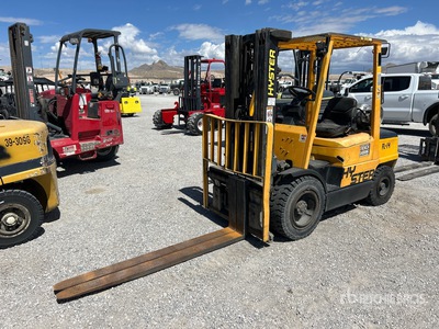 2000 Hyster H60XM 5850 lb Pneumatic Tire Forklift