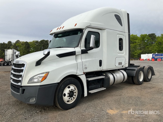 2020 Freightliner Cascadia 126 6x4 T/A Sleeper Truck Tractor