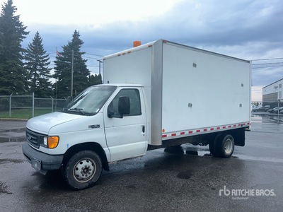 2005 Ford E-450 4x2 Utility Truck
