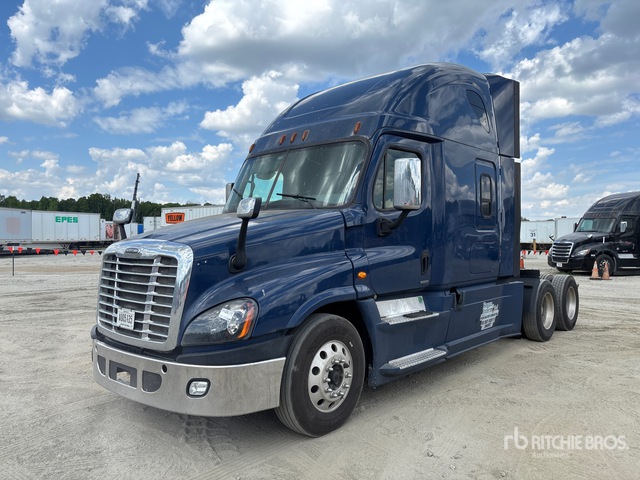 2015 Freightliner Cascadia 125 6x4 T/A Sleeper Truck Tractor