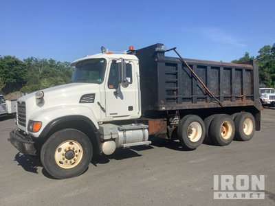 2002 Mack CV713 8x4 Camion à benne basculante Tridem