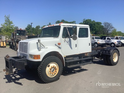 2000 International 4700 4x2 Crew Cab Cab and Chassis