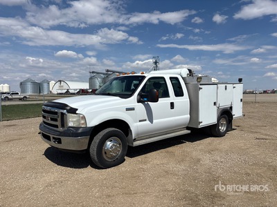 2006 Ford F-350 4x4 Extended Cab Utility Truck
