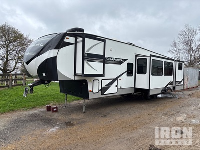 2021 Forest River Chaparral 40 ft T/A عربة سفر