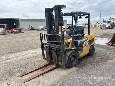 2013 Cat 2PD7000 7000 lb Pneumatic Tire Forklift