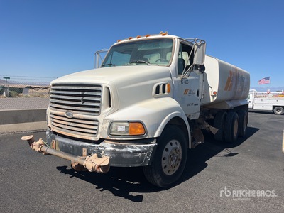 1999 Sterling A9513 4000 gal 6x4 Camion à eau