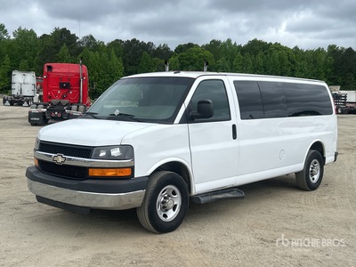 2015 Chevrolet Express LT 3500 11 فان نقل ركاب