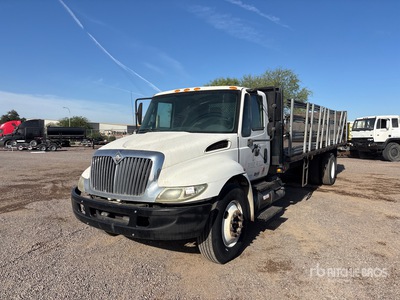 2003 International 4300 4x2 Pritsche-Lkw