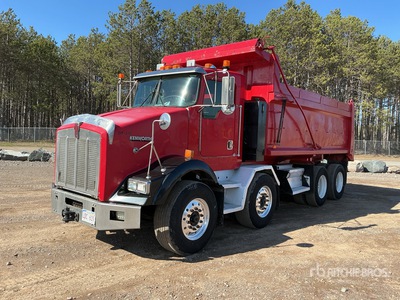 2000 Kenworth T800 8x4 Twin-Steer T/A Dump Truck