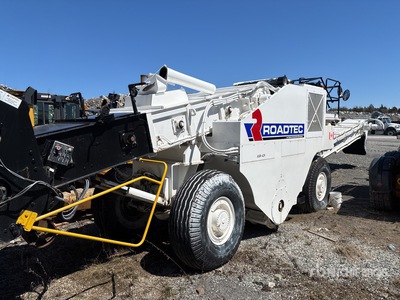 2005 Roadtec SB-2500C Wheel Asphalt Transfer Machine