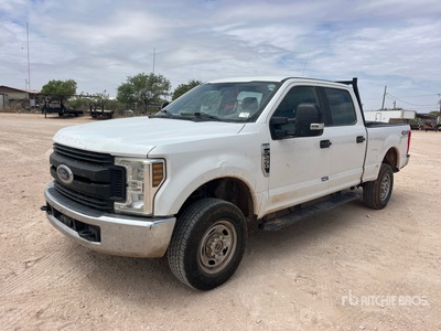 2018 Ford F-250 XL 4x4 Crew Cab بيك اب