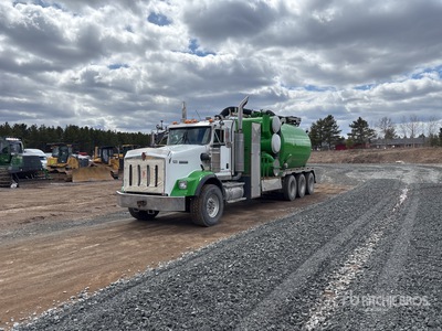 Tornado on 2006 Kenworth T800 8x6 Vacuum Excavator Truck