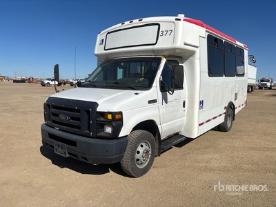 2013 Ford E-450 Econoline 4x2 12-Seat Transit Bus