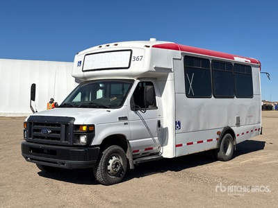 2013 Ford E-450 Econoline 4x2 12-Seat Bus