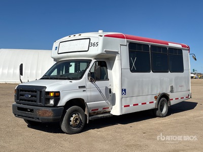 2013 Ford E-450 Econoline 4x2 12-Seat Bus