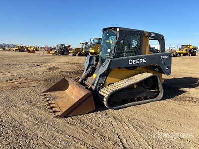 2010 John Deere 329D Two-Speed Chargeuse sur rails compacte