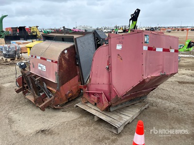 Quantity of (2) 3 Point Hitch Pickup Mower Attrezzatura varia per cura del verde