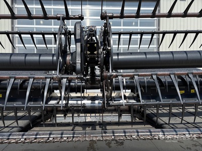 2014 MacDon FD75-D 40 ft Flex Draper Combine Header