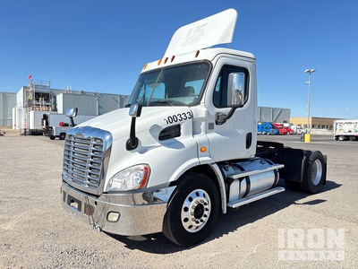 2014 Freightliner CA113 4x2 T/A Day Cab Truck Tractor